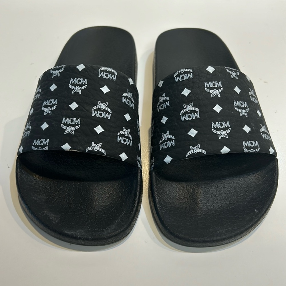 MCM MONOGRAM PRINT RUBBER SLIDES